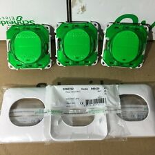 3 x poussoir à fermeture lumineux + LED bleu Complet SCHNEIDER Ovalis - S260276