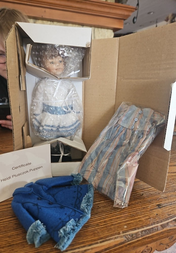 2009 ufdc doll artist - 2009,