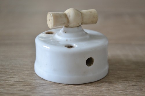 Ancienne interrupteur applique