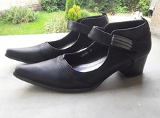 LA BOTTINE SOURIANTE_Superbes escarpins noirs_P.37_TTBE