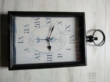 grand horloge métalique