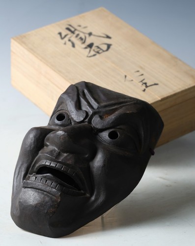 Ancienne plaque masque