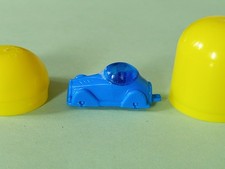 ancien jouet KINDER SURPRISE -  petite voiture bleue montable
