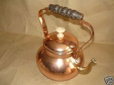 Théière Cuivre Poli Avec Interne en Acier Inoxydable 2 Litres de Cuisine Bois
