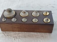 Rare belle série de poids de 200g laiton massif socle en hêtre