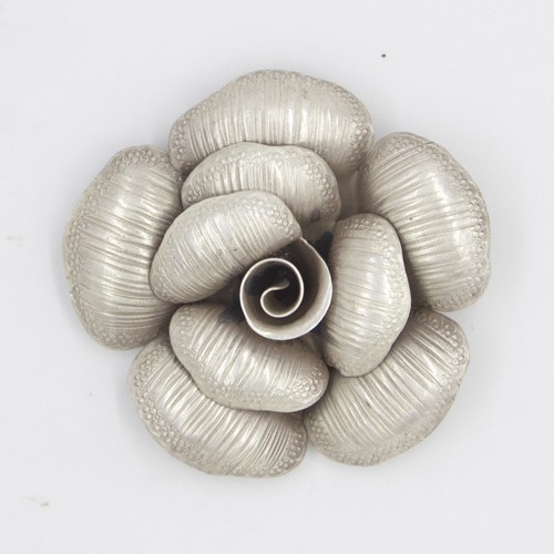 Ancien pendentif rose - , texturé