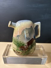 Très Étonnante Verseuse (