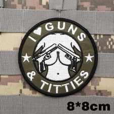 Patch Militaire Humour Militaire Rond 8x8cm " I LOVE GUNS AND TITTIES " 8X8 Cm