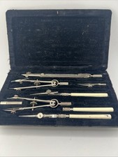 Ancienne boîte de compas école