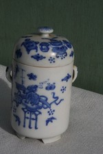 pot couvert en porcelaine de