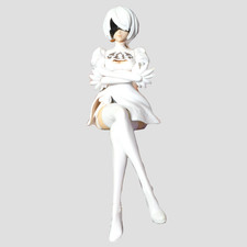 Figurine 2B tenue blanche