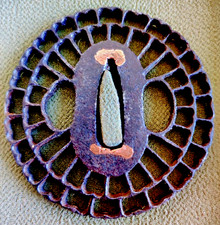 tsuba Fer japon antique edo  1550/1600 déco sukashi  ajouré de deux roue d'oie