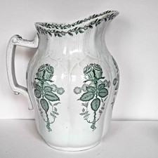 Broc en faïence de toilette