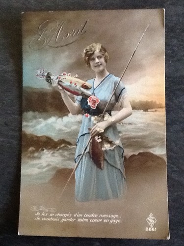 1er avril femme elegante - cp,