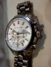 TRES ANCIENNE Mtr NACRE MICHAEL KORP ,DATE CHRONO,TB FONCTIONS,(revoir couronne)