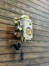 Ancien téléphone mural
