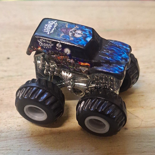 Hot wheels monster jam grave - wheels,