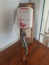 Ancien moulin à café mural