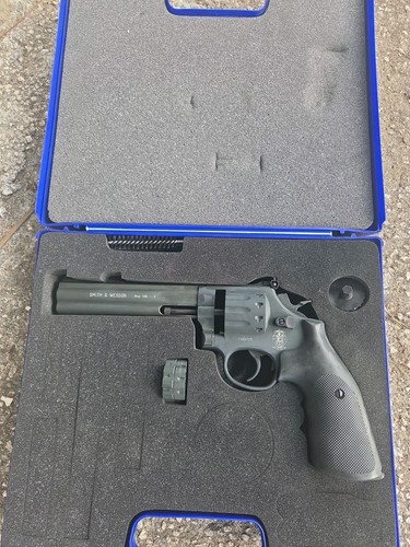 Smith wesson model - &,