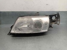 89008300 phare gauche pour