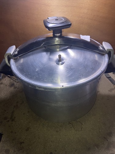 Ancienne cocotte minute - (d29),