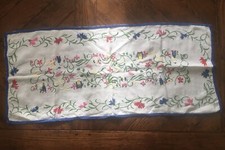 beau ancien nappe/napperon  chemin table brodée motifs alsacien dèbut 20 siècle