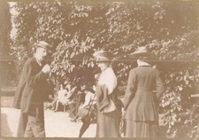 ANCIENNE PETITE PHOTOGRAPHIE 1917 A BAGATELLE TRIO DANS LE PARC