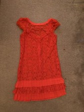 Robe rouge style années 70