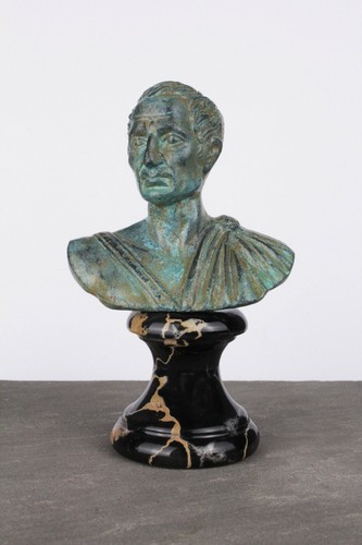 Statue buste romain - , de