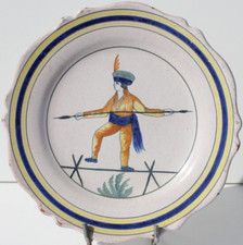 ASSIETTE EN FAIENCE DE MALICORNE - BEATRIX POUPLARD - FUNAMBULE - D. 24,5 cm