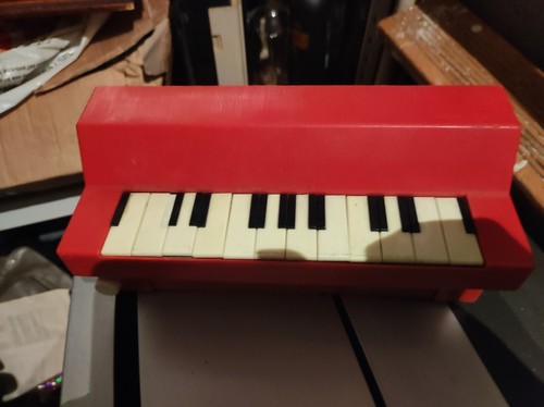 Ancien piano pour enfants - pour,