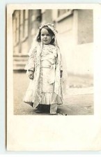Enfants - Fillette portant une jolie robe - ST142 - 270