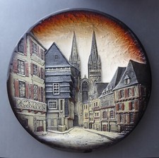 TRÈS GRANDE ASSIETTE DÉCORATIVE en céramique QUIMPER en relief signée MARYLOU