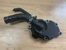 UN CARTER COUVERCLE DE POMPE A