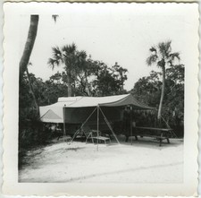 PHOTO ANCIENNE - VINTAGE SNAPSHOT - CARAVANE CAMPING CAMPEMENT PLAGE COCOTIER