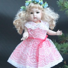 robe de poupée avec beaucoup