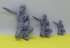 Figurine sauveteur en mer agenouillé qui pointe du doigt - en résine - à peindre