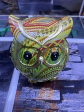 Figurine hibou artisanal peinte à la main - déco colorée - symbole de sagesse .