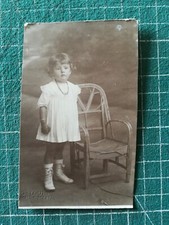 UG328 circa 1920  fillette en