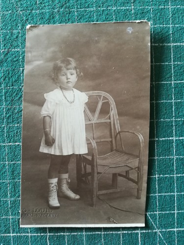 Ug328 circa 1920 fillette en - circa,