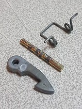 Crochet ancrage ressort porte