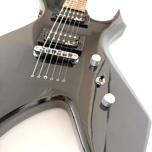 Guitare électrique noire - b.c.,