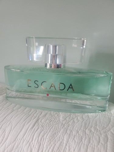 Factice geant escada signature - factice,
