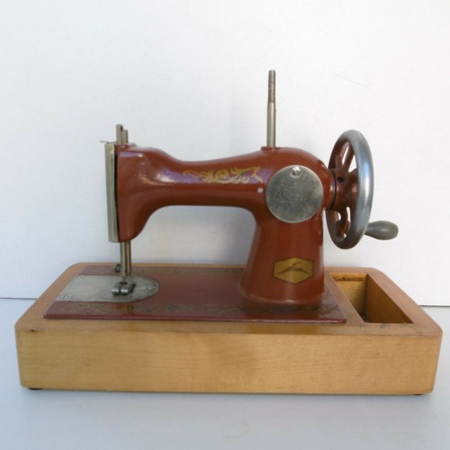 Petite machine coudre - machine,