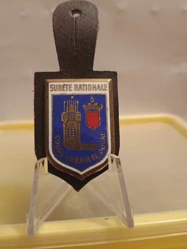 Pucelle insigne métal - -,