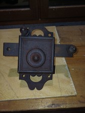 ancienne serrure de porte de chateau porche fer forgé avec clef