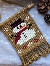 Bonhomme de neige en macramé fait main – décoration murale bohème de Noël