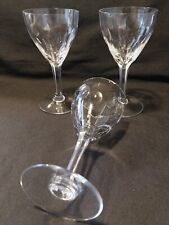 Série de 3 verres à vin en cristal taillée Val St Lambert modèle Nestor 