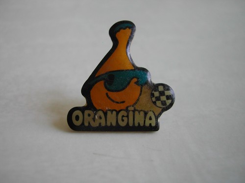 Pin tennis orangina football - pin's,