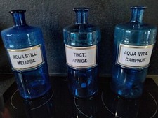 trois anciennes bouteilles d'apothicaire pharmacie étiquette porcelaine